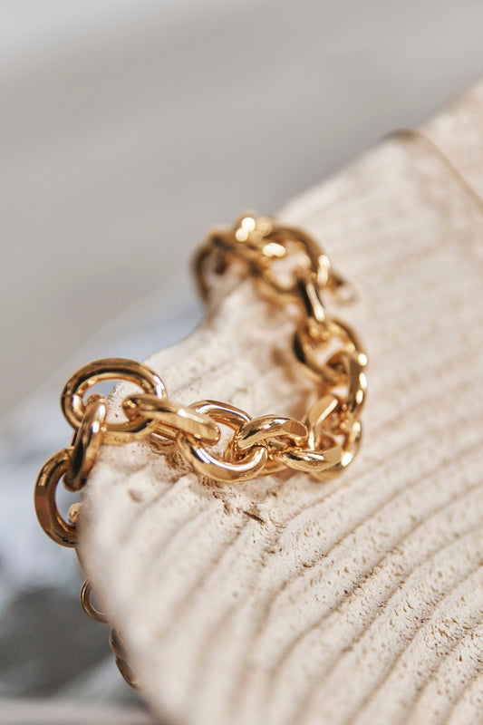 Pulsera de cadena dorada