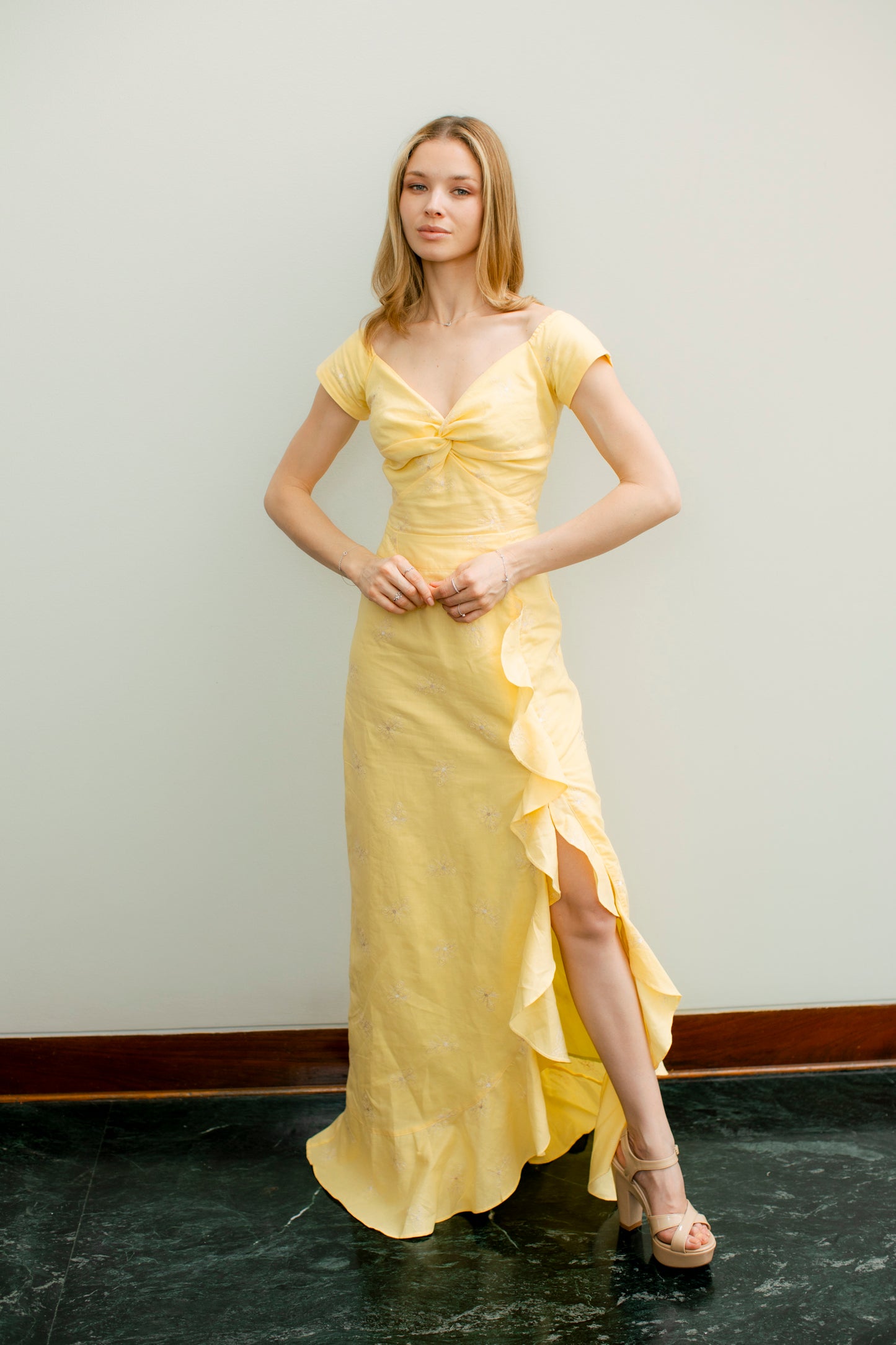 Vestido Georgia Amarillo Lino Bordado Limited Edition