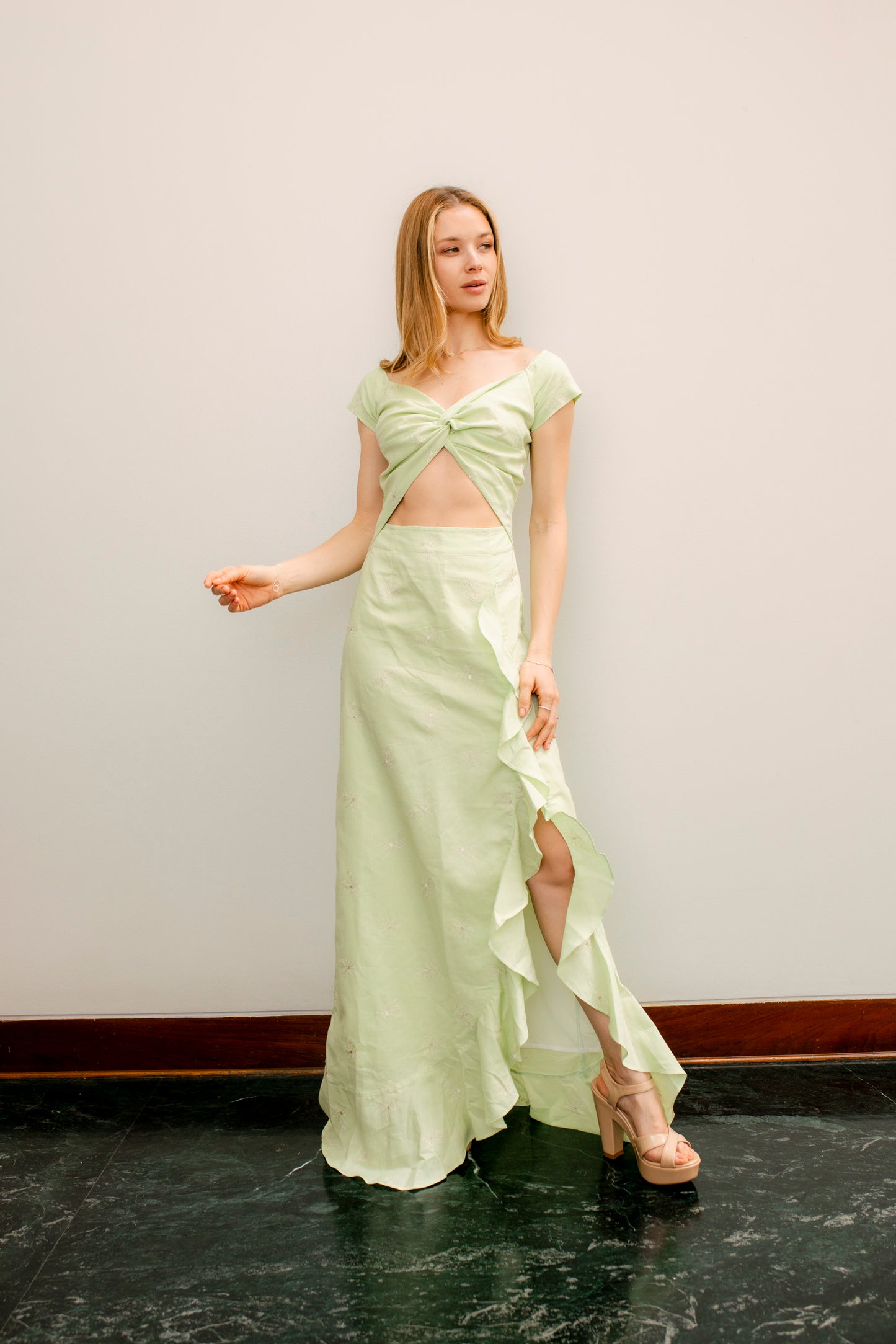 Vestido Hanadi Verde Lino Bordado  Limited Edition